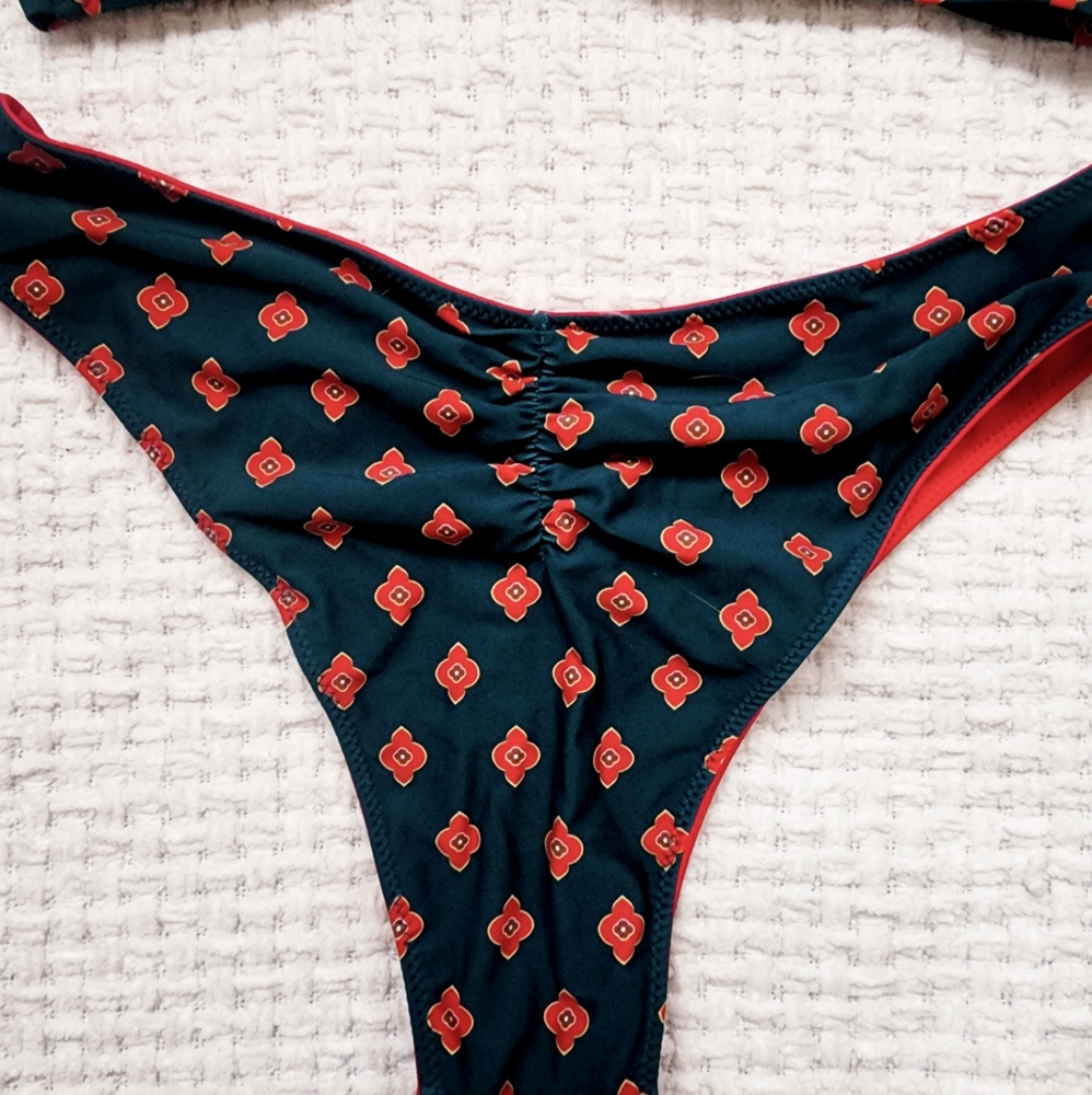 Bikini - Picture 7 of 7